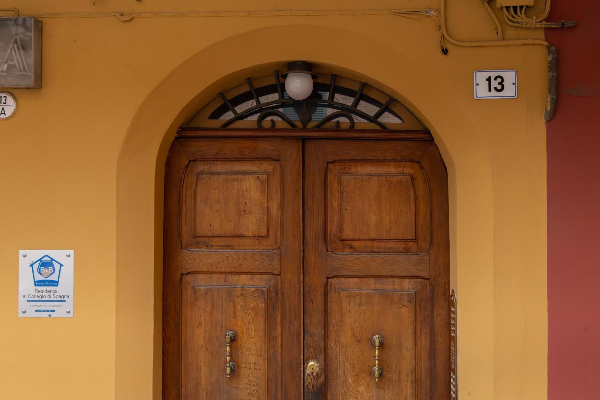Collegio Di Spagna 13 Болонья Экстерьер фото